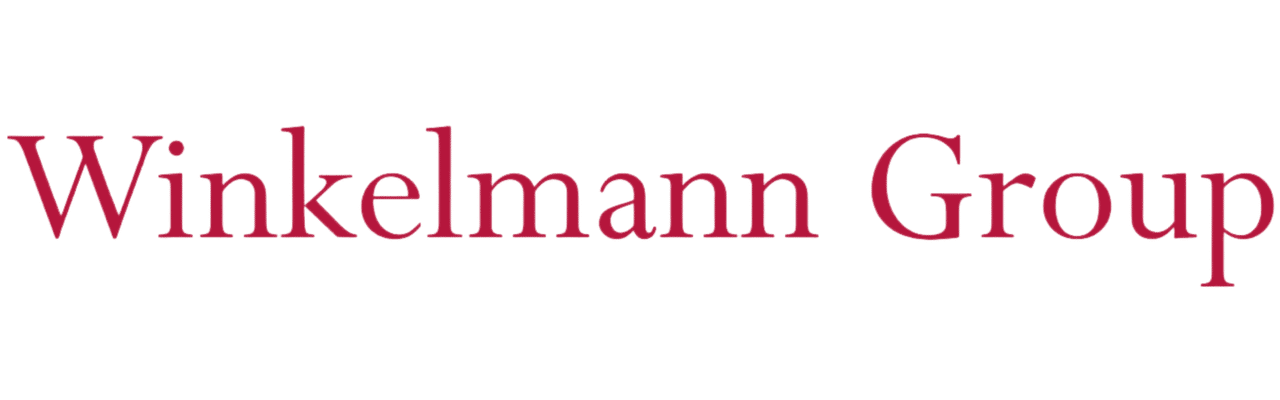 Das Logo der Winkelmann Group mit rotem Text auf transparentem Hintergrund.